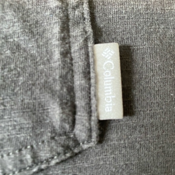 Columbia Grey Short Sleeve Button Up Size XL - Picture 3 of 6